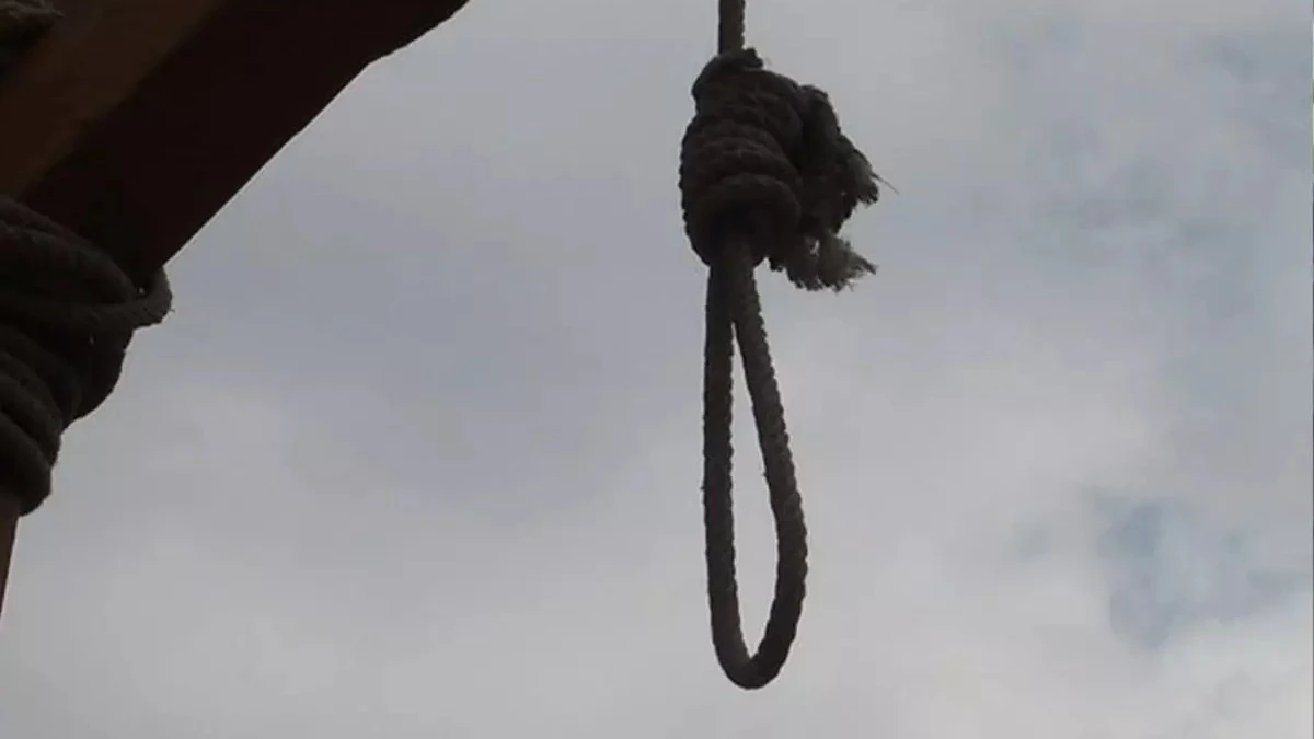 Karısını Öldüren Adamı Halkın Karşısında Astılar