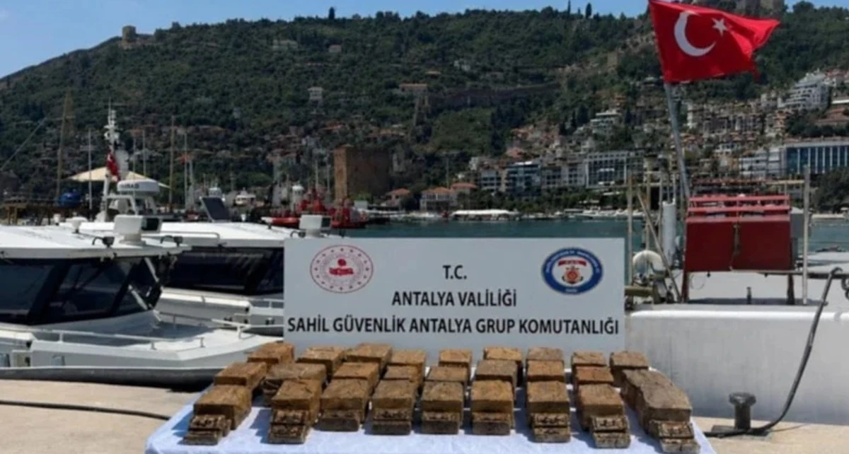  Kıyıya Vuran Paketten 40 Kilo Esrar &Ccedil;ıktı