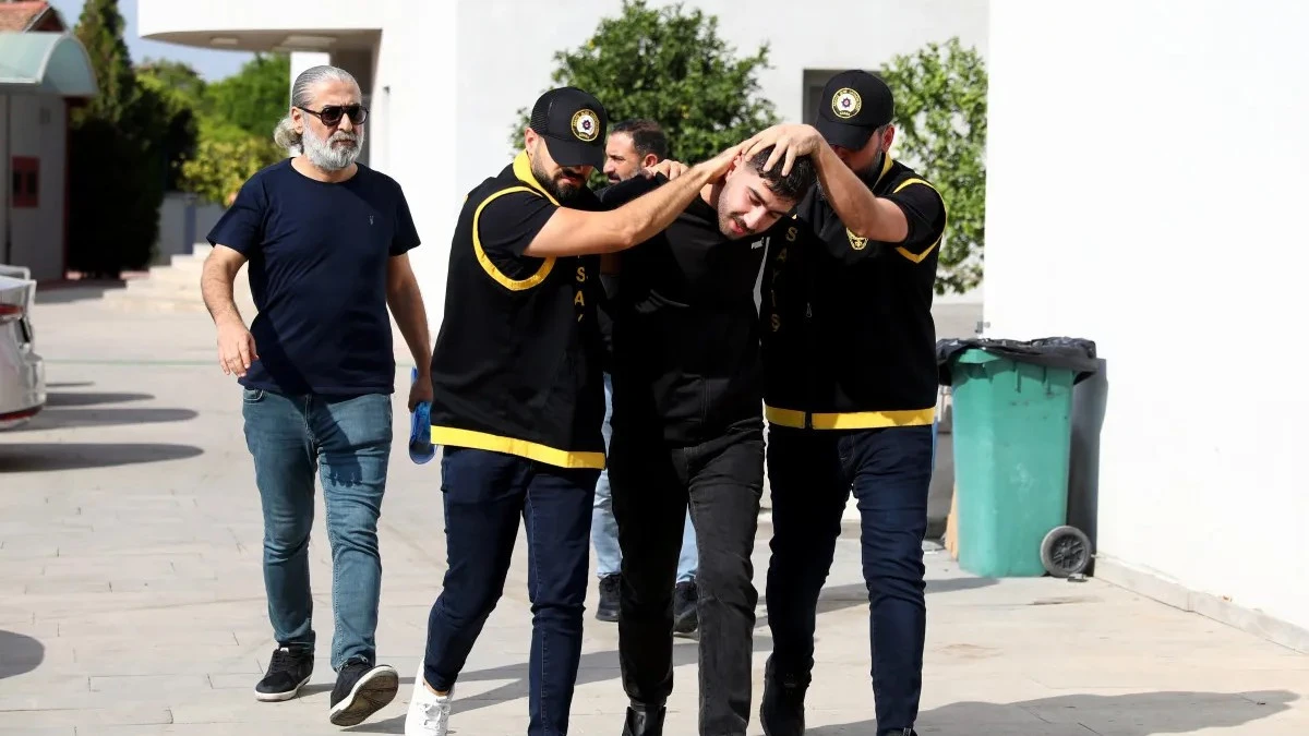 Kuş Kafesini Yakan Arkadaşını Kurşuna Dizdi