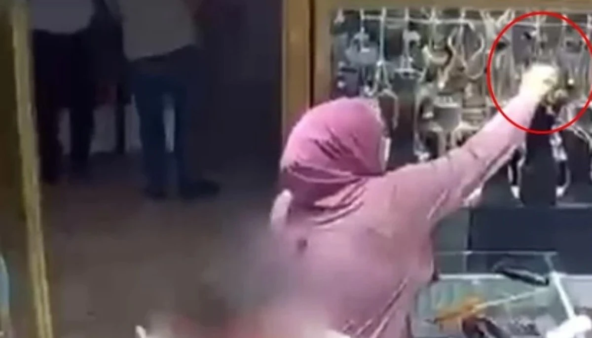Müşteri Gibi Geldiği Kuyumcudan Altın Bilezik Çaldı