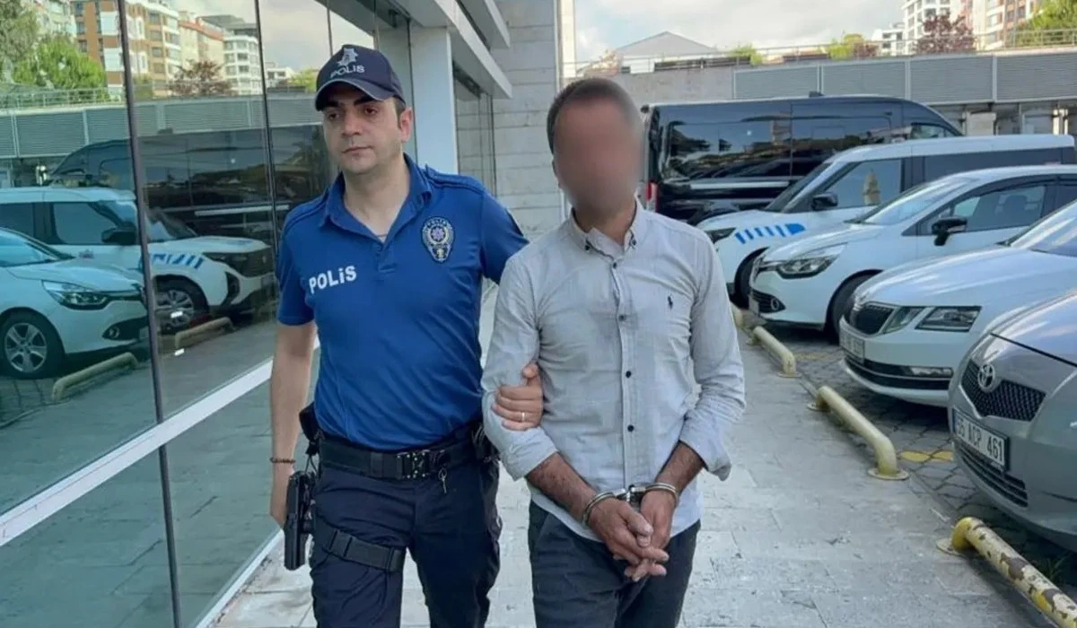 M&uuml;şterisini Kaynar &Ccedil;ayla Yaktı