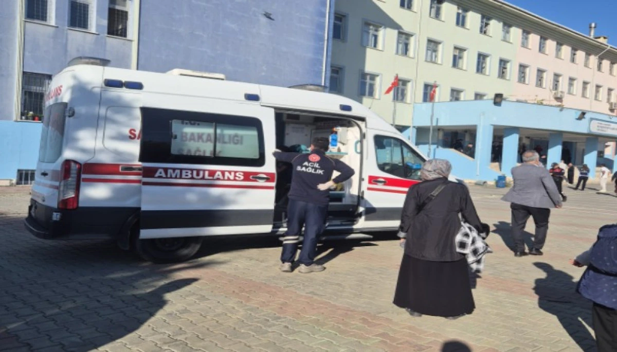 Ortaokulda Bir &Ouml;ğrenci 8 &Ouml;ğrenciyi Bı&ccedil;akladı