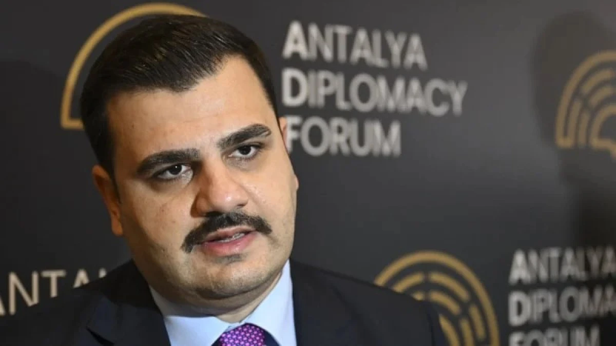 &Ouml;zg&uuml;r &Ouml;zel'in İspanya'daki A&ccedil;ıklamaları: Vatana İhanet M&uuml;stemleke Zihniyeti