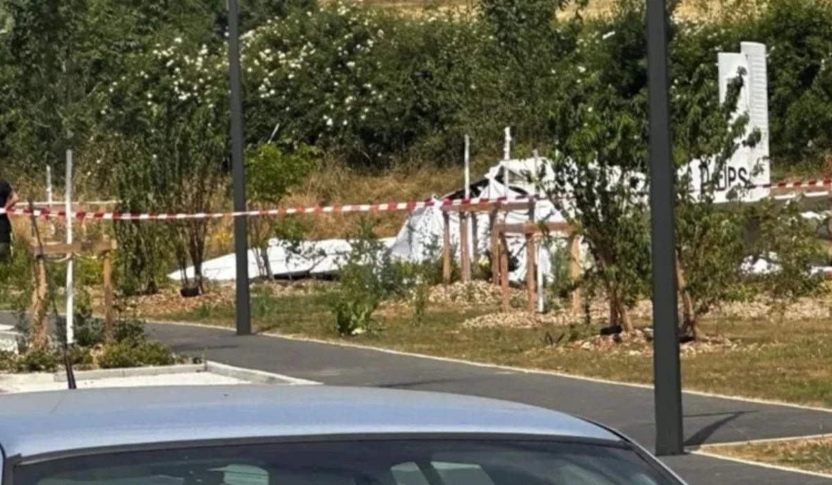 Paraş&uuml;t&ccedil;&uuml;leri Taşıyan U&ccedil;ak D&uuml;şt&uuml;