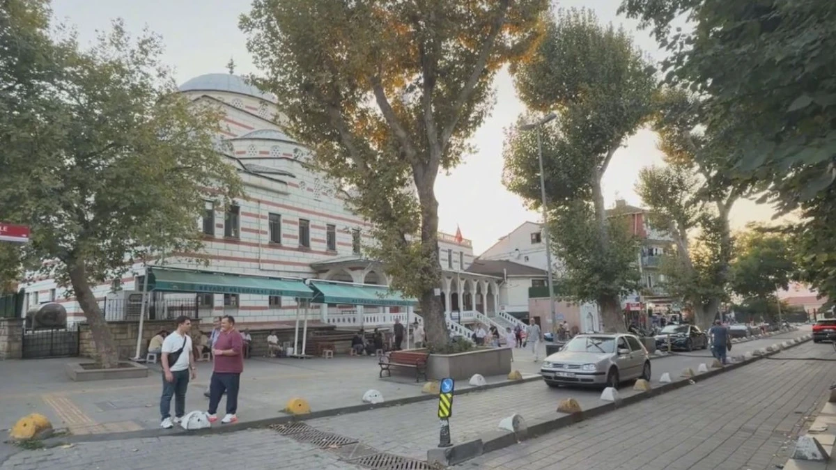 Parkta Tartıştığı Adamı Cami &Ouml;n&uuml;nde &Ouml;ld&uuml;rd&uuml;