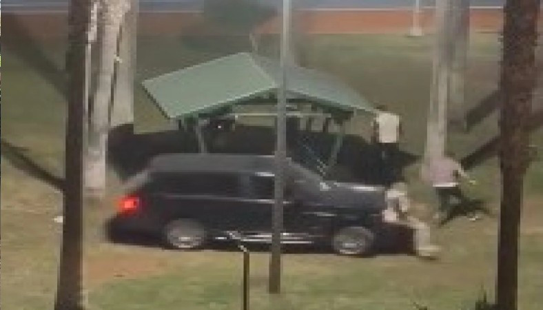 Parkta Tartıştığı Kişilere Ciple Çarptı