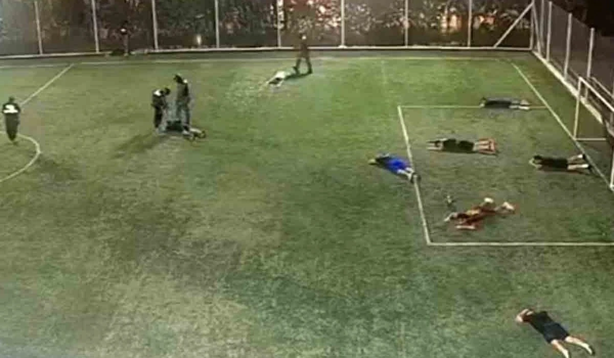 Polis Kılığında Sahaya Girip Hepsini Vurdular