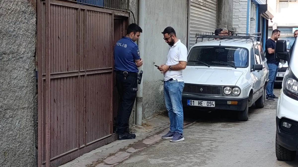 Polise Bıçakla Saldırdı Bacağından Vuruldu!