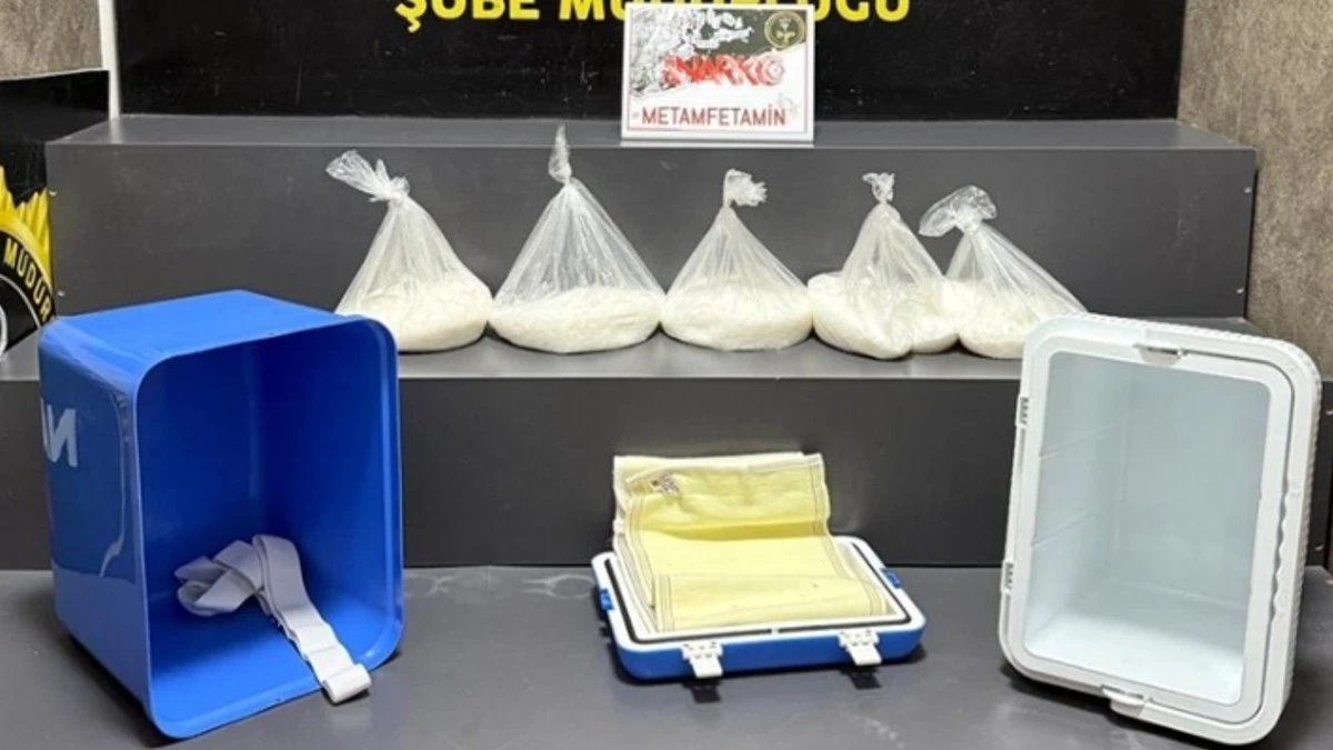 Polisin Arabasında 5 Kilo Sentetik Uyuşturucu Yakalandı