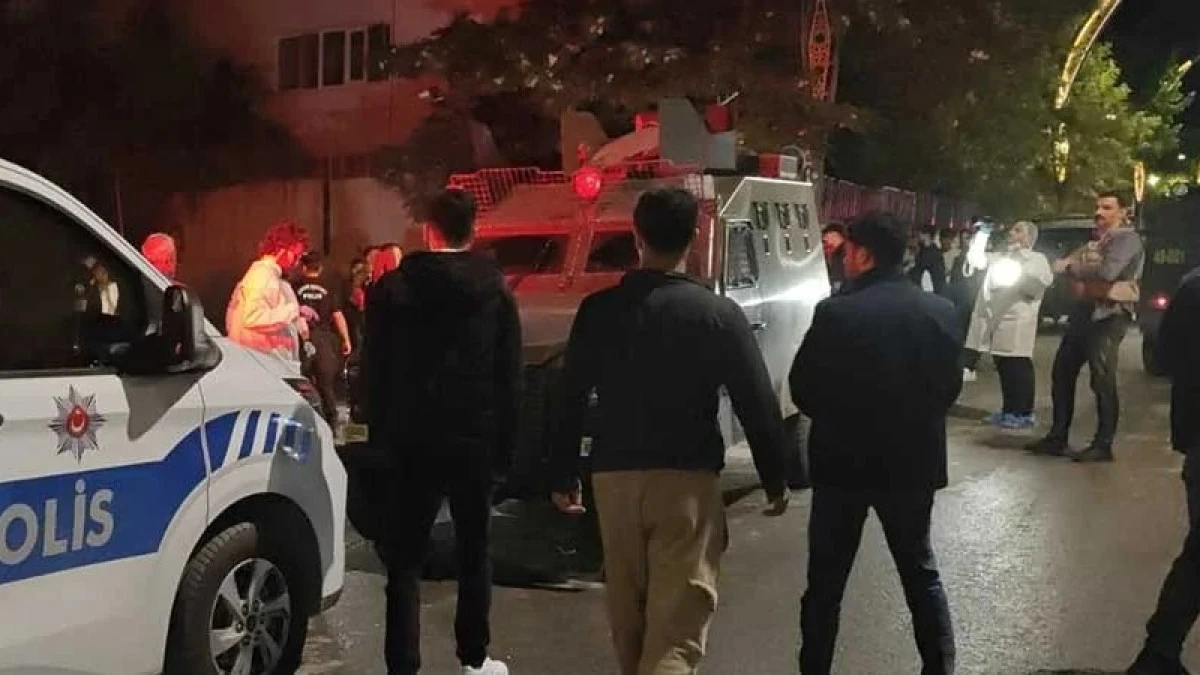 Şizofren Abi Kardeşini Vurup Kendini Eve Kilitledi