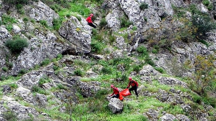 Spil Dağı'nda Çürümüş Erkek Cesedi Bulundu