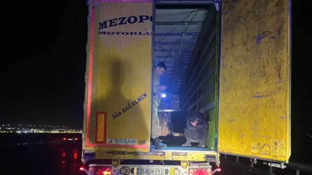 Tırı Yol Kenara Çekip Kendini Astı