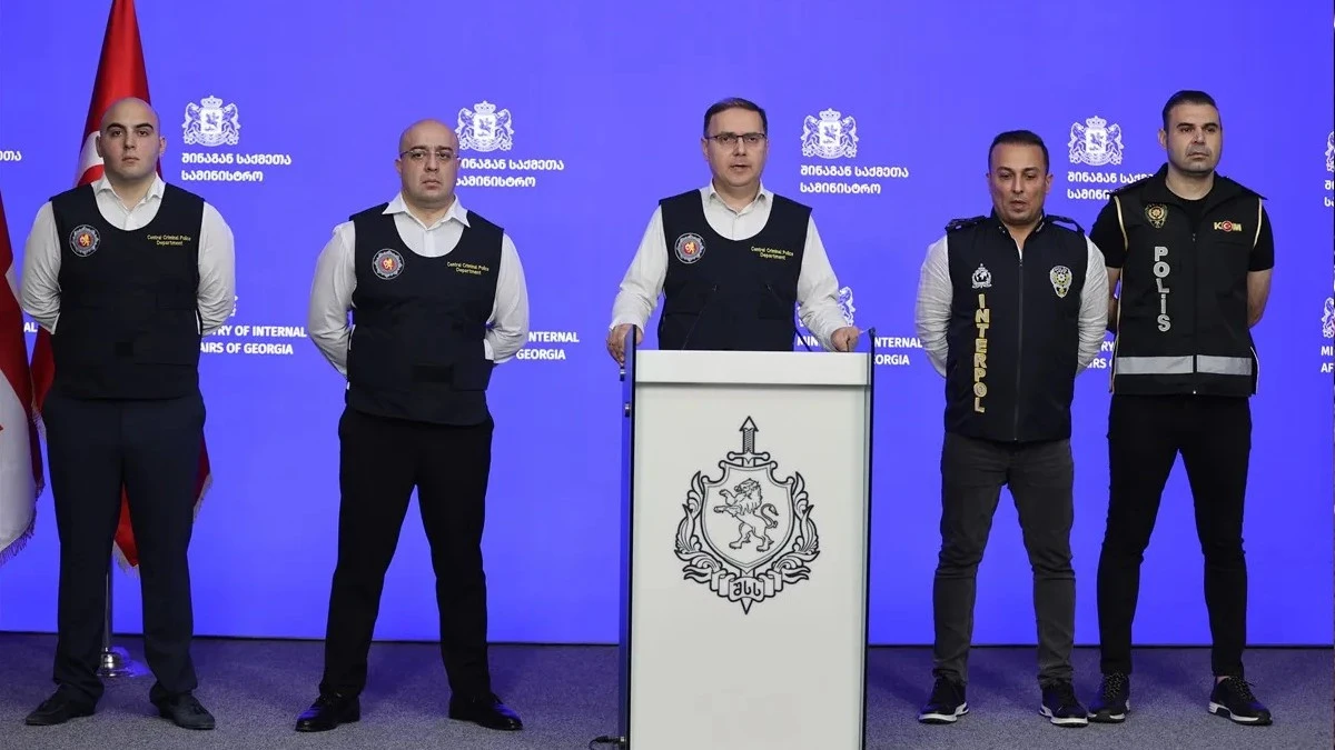 Türkiye'nin Kırmızı Bültenle Aradığı 12 Kişi Gürcistan'da Yakalandı