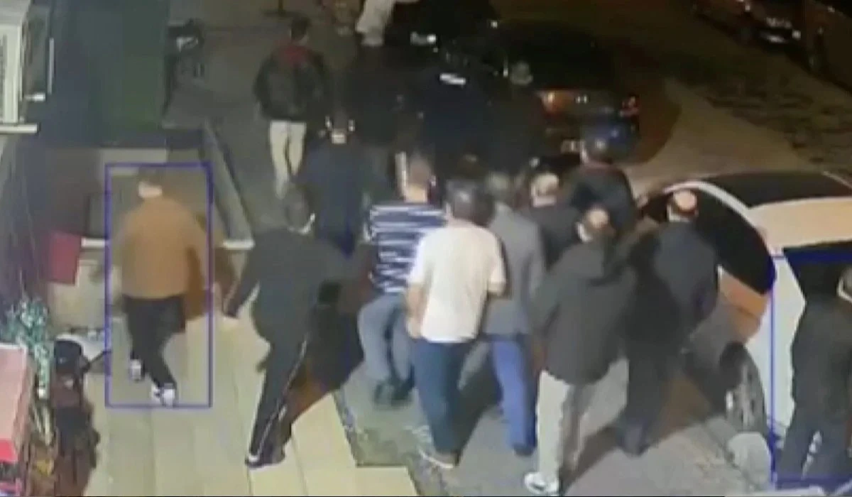 Uyuşturucu Satıcılarını İhbar Eden Esnafa Bı&ccedil;akla Saldırdılar