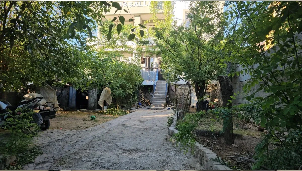 Uyuyan 2 Kızını Bıçaklayıp İntihar Etti