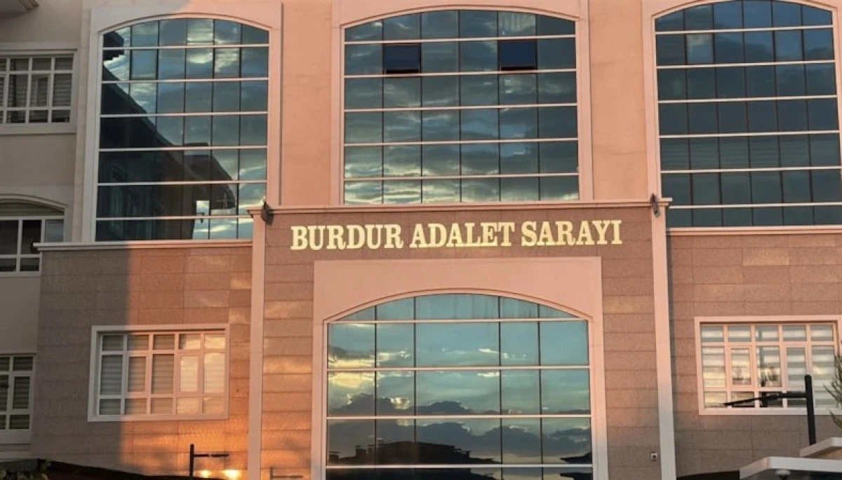  Yaşlı Adamı D&ouml;verek Zorla Senet İmzalattılar