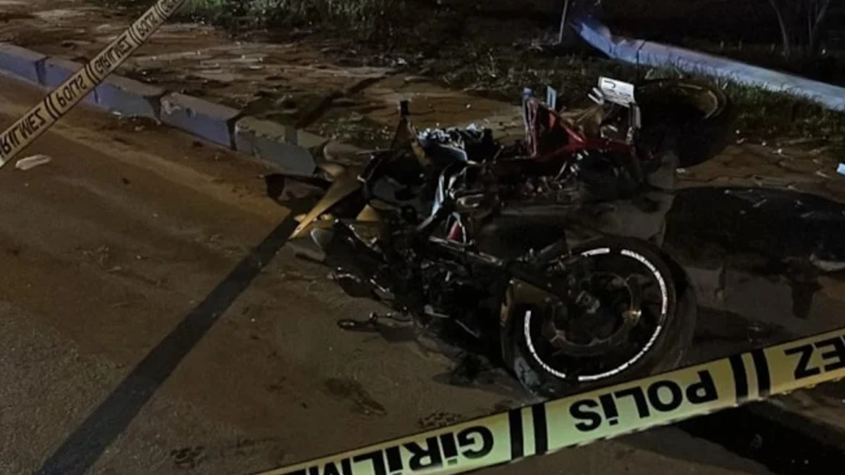 Yeni Evli Motor Kazasında &Ouml;ld&uuml;