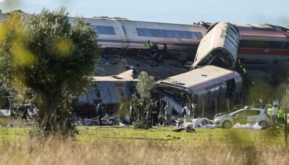Y&uuml;ksek Hızlı Tren Hattında 2 Tren &Ccedil;arpıştı:
